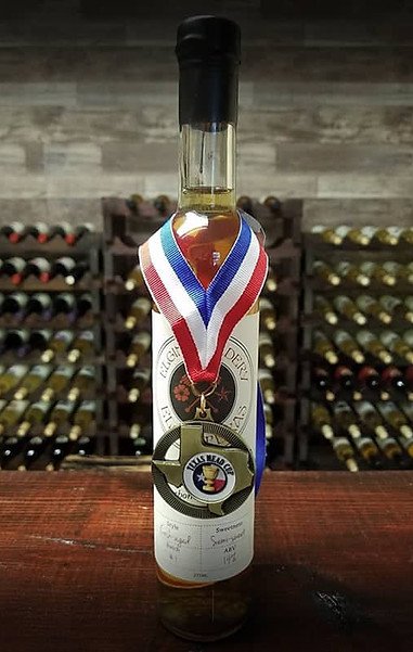 Award winning mead. Golden bourbon barrel aged traditional. Intricatus, Elgin mead.